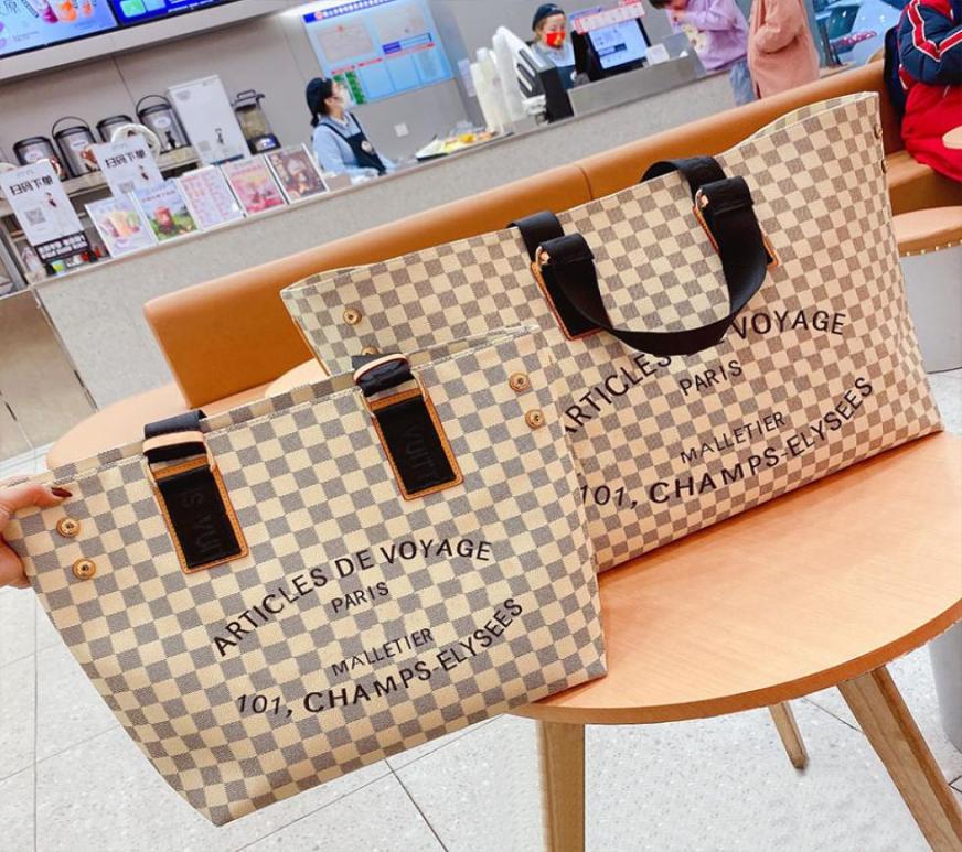 3149cm Women Tote Bag Designer Luxury Beach Shop Bag Totes White Check Large Capacity Shoulder Handbags Canvas Genuine Leather Go1522732
3149cm Women Tote Bag Designer Luxury Beach Shop Bag Totes White Check Large Capacity Shoulder Handbags Canvas Genuine Leather Go1522732
