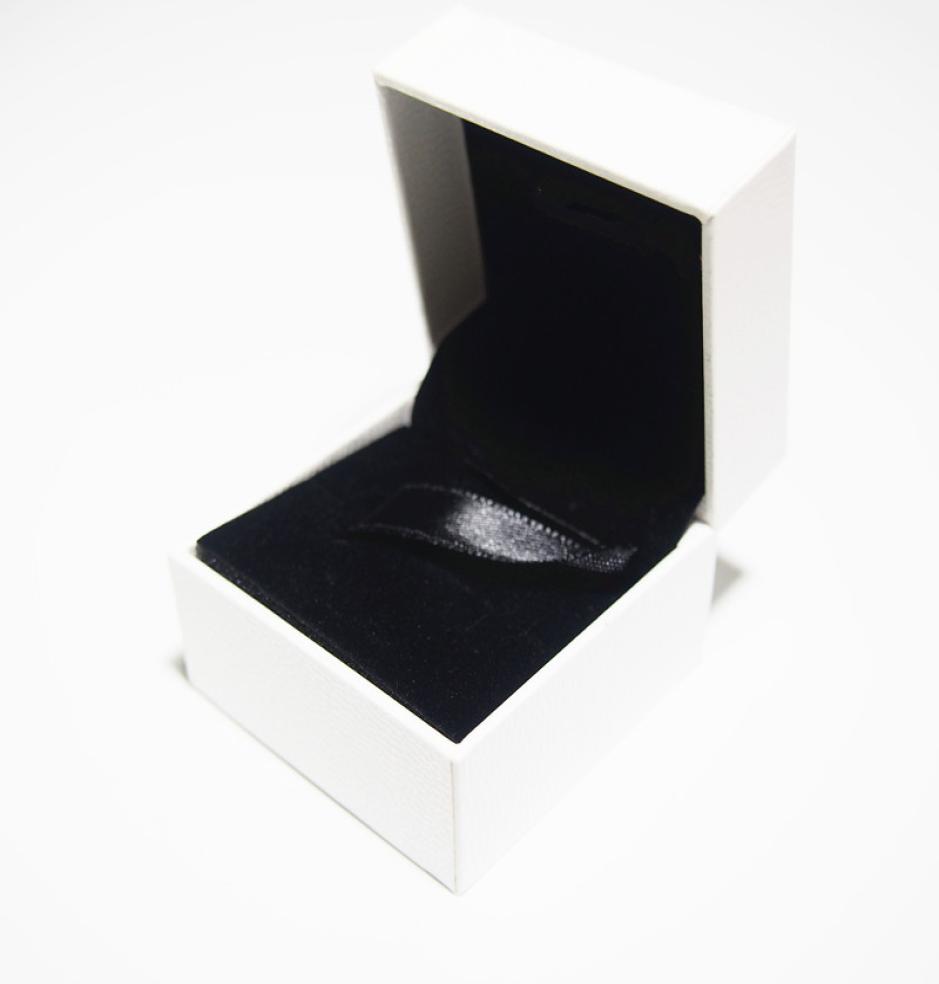 Small White Paper Box Package Flat Sponge Or Pillow Inside For Pandora Charm Bead Necklace Earrings Ring Pendant Jewelry Packaging9256381
Small White Paper Box Package Flat Sponge Or Pillow Inside For Pandora Charm Bead Necklace Earrings Ring Pendant Jewelry Packaging9256381