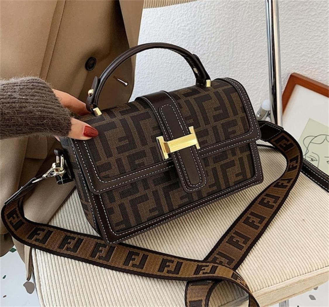 Factory direct female Single Shoulder Chaohan Bag underarm contrast color women039s bag wide shoulder strap XFN35897051, Sky blue
Factory direct female Single Shoulder Chaohan Bag underarm contrast color women039s bag wide shoulder strap XFN35897051, Sky blue