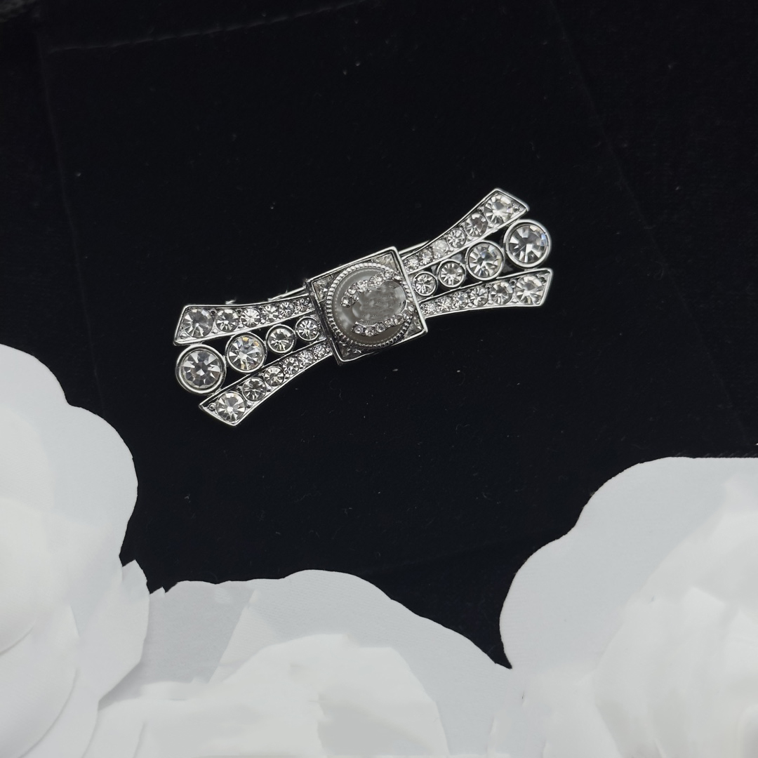 Luxury Letters CCity Brooche pin Designer channel Pins For Lady Women party evening dress suit Boutique accessories Brooches Jewelry Woman men 8830
Luxury Letters CCity Brooche pin Designer channel Pins For Lady Women party evening dress suit Boutique accessories Brooches Jewelry Woman men 8830