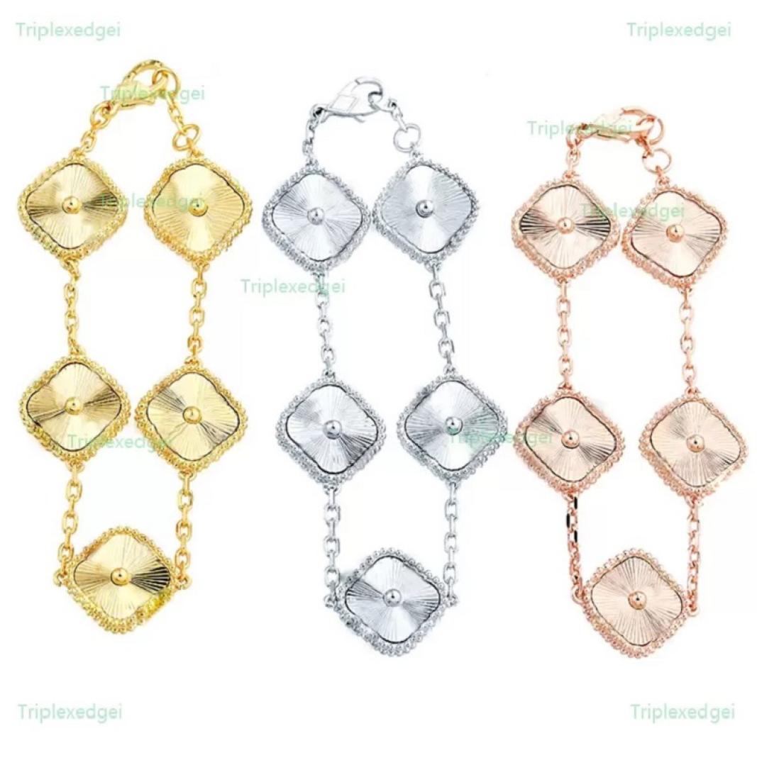 S925 silver Designer Necklace Fritillaria Fashion Classic 4Four Leaf Clover Charm Bracelets Bangle Chain 18K Gold for WomenGirl 1174826
S925 silver Designer Necklace Fritillaria Fashion Classic 4Four Leaf Clover Charm Bracelets Bangle Chain 18K Gold for WomenGirl 1174826