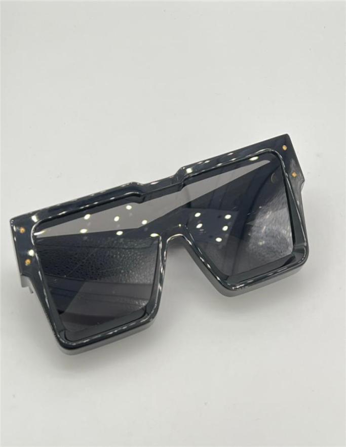 Sunglasses For Men and Women Summer style 1547 AntiUltraviolet Retro Square Plate Full Frame fashion Eyeglasses Random Box1523120
Sunglasses For Men and Women Summer style 1547 AntiUltraviolet Retro Square Plate Full Frame fashion Eyeglasses Random Box1523120