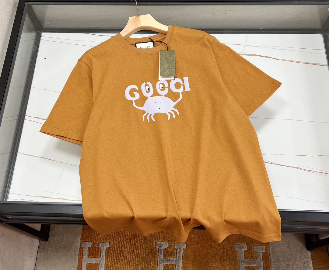 2023 Latest Short Sleeve T-shirt Fashion Designer Men' Luxury Orange T-shirt Casual Loose Cotton mens men t shirts for shirt
2023 Latest Short Sleeve T-shirt Fashion Designer Men' Luxury Orange T-shirt Casual Loose Cotton mens men t shirts for shirt