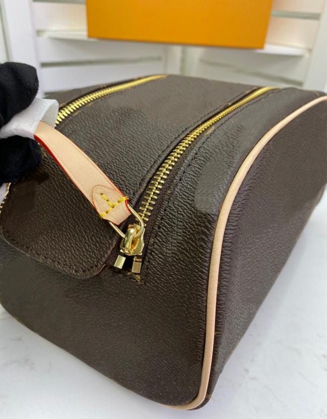 Women cosmetic bags large capacity designer beauty case men toilet pouch make up bag purse handbag toiletry bag2541002, Black
Women cosmetic bags large capacity designer beauty case men toilet pouch make up bag purse handbag toiletry bag2541002, Black
