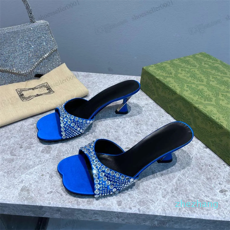 2023 High end womens square toe high heeled sandals fashion satin genuine silk leather bottom crystal diamond shoes runway show party wedding dress
2023 High end womens square toe high heeled sandals fashion satin genuine silk leather bottom crystal diamond shoes runway show party wedding dress