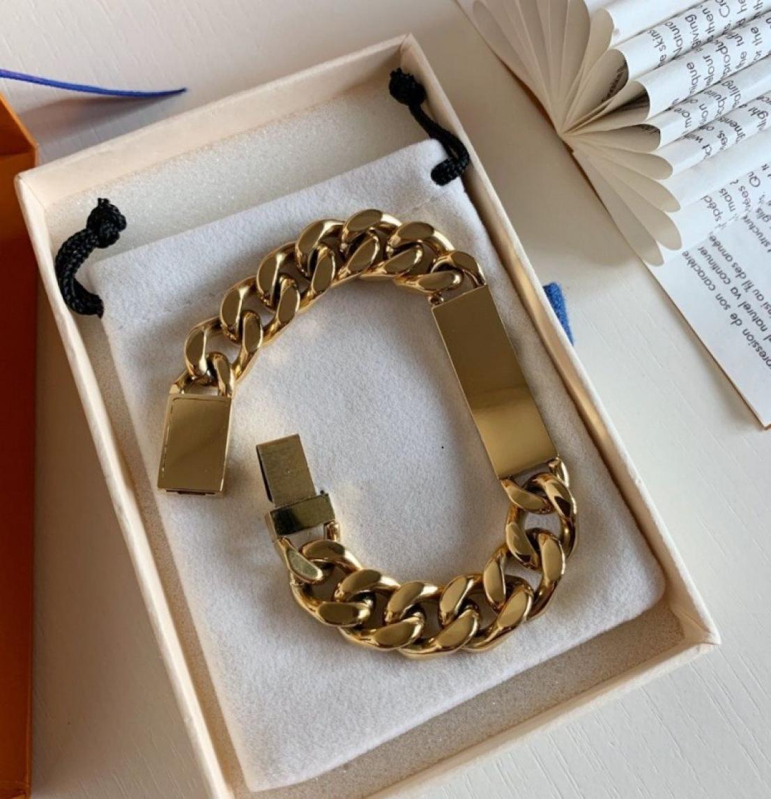 Top luxury mens bracelet designer charm gift unisex punk hip hop women men bracelets stainless steel silver gold rose black colour1323888
Top luxury mens bracelet designer charm gift unisex punk hip hop women men bracelets stainless steel silver gold rose black colour1323888