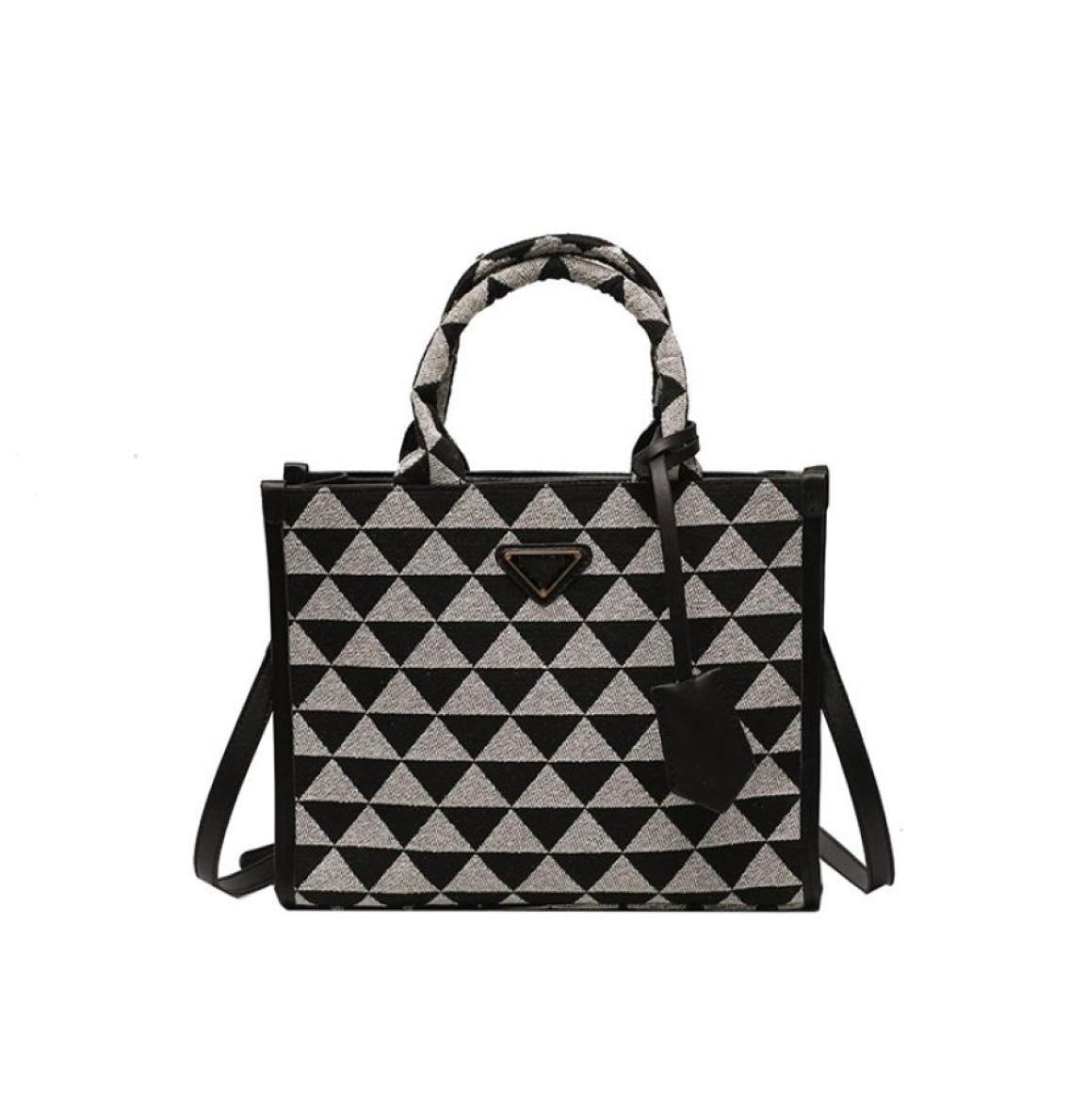 Christmas woman039s Day Packs New fashion leather handbag women Letter printing black white pink green Khaki 73714308212, Gold
Christmas woman039s Day Packs New fashion leather handbag women Letter printing black white pink green Khaki 73714308212, Gold