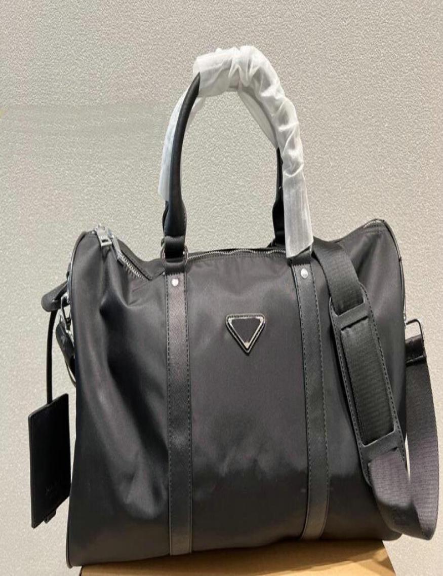 

Designer Nylon Duffle Bags Unisex Large Capacity Travelling Bag Knapsack Handbag fashion Black Sports Package Portable Weekend Han1117019