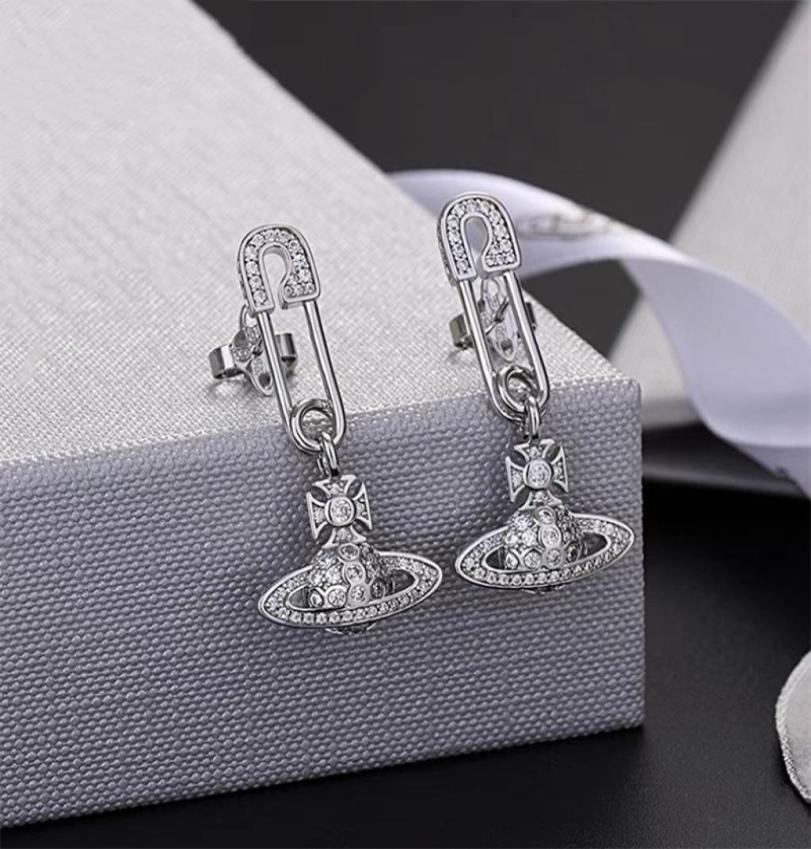 New Fashion Charm Earrings Female Brand Designer Earrings Luxury Senior Diamond Eardrop Women Party Wedding Engagement Bridal Jewe6601851
New Fashion Charm Earrings Female Brand Designer Earrings Luxury Senior Diamond Eardrop Women Party Wedding Engagement Bridal Jewe6601851