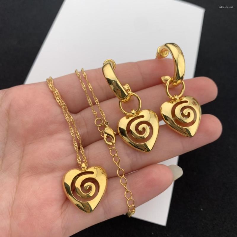 Pendant Necklaces Retro Love Vortex Earring Necklace Europe And The United States Temperament High-class Sense Of Design Accessor
Pendant Necklaces Retro Love Vortex Earring Necklace Europe And The United States Temperament High-class Sense Of Design Accessor