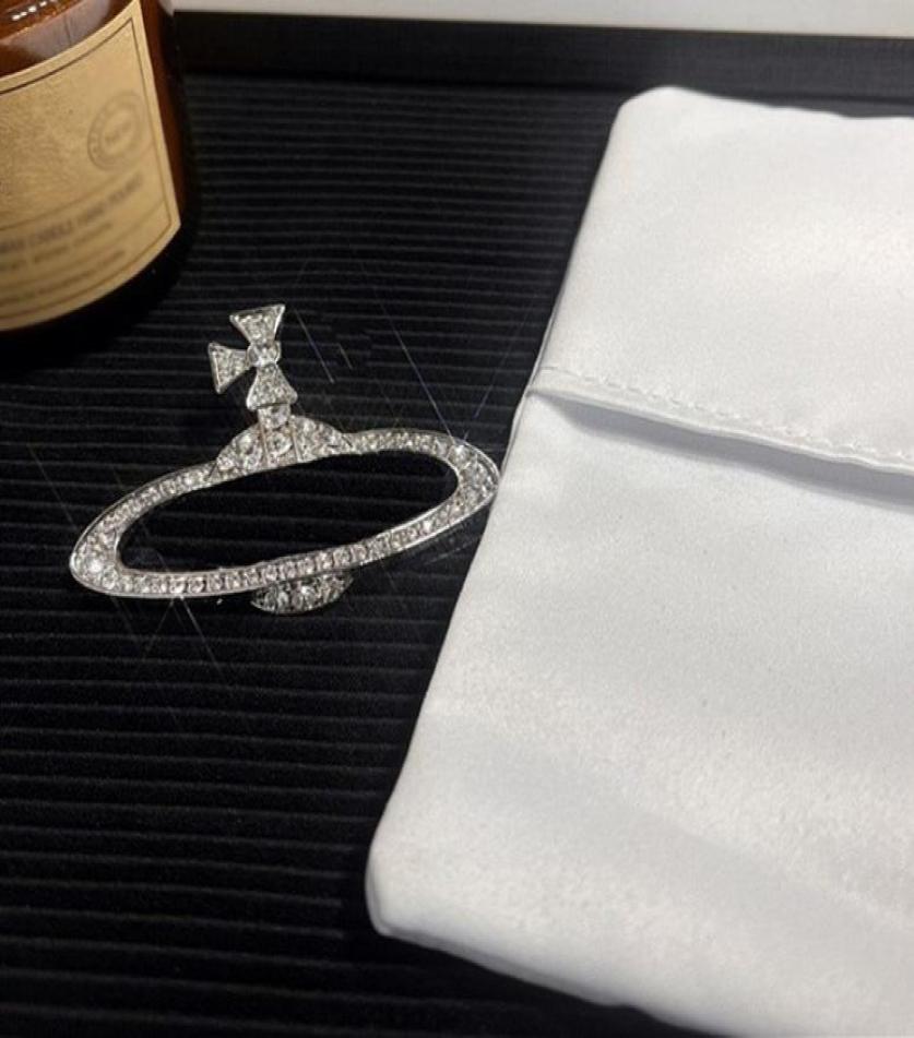 2022 Fashion diamond letter brooch Rhinestone Orbit Brooches temperament trend coat suit accessories female high quality Accessori9228638
2022 Fashion diamond letter brooch Rhinestone Orbit Brooches temperament trend coat suit accessories female high quality Accessori9228638