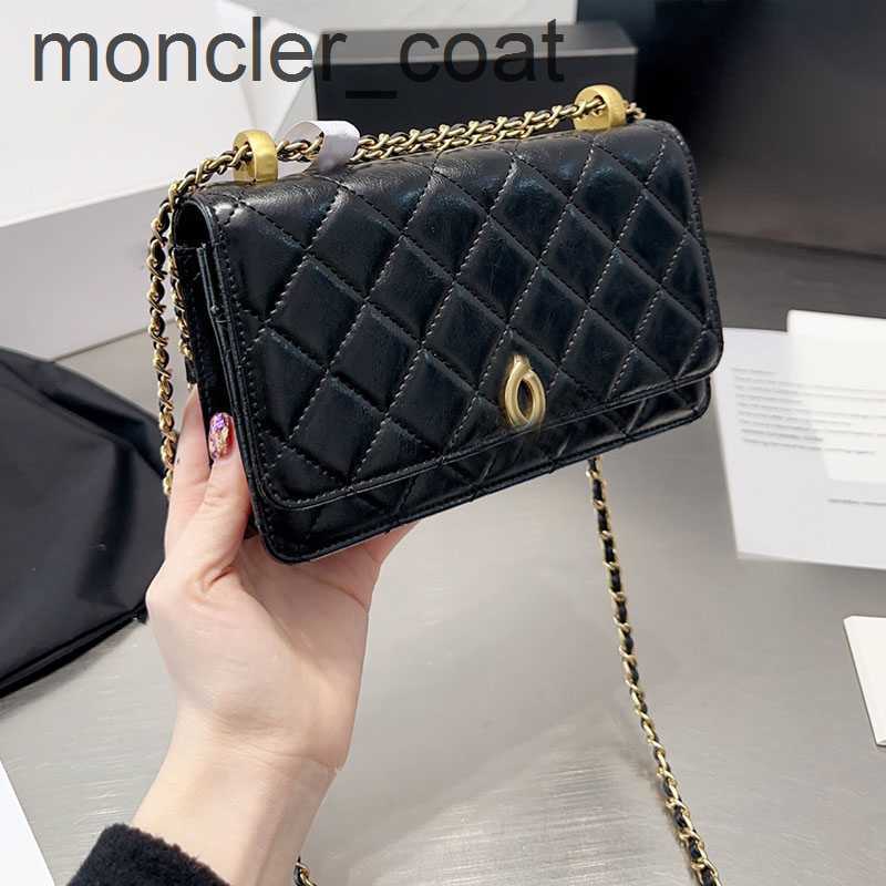 Cross Body Channel Handbag Cross Body Shoulder Bags Mini Classic Flap Bag Black Vintage Luxurys WOC Gold Chain Bag Calfskin 19cm Designer Women Bag 19CM, Gift box
Cross Body Channel Handbag Cross Body Shoulder Bags Mini Classic Flap Bag Black Vintage Luxurys WOC Gold Chain Bag Calfskin 19cm Designer Women Bag 19CM, Gift box
