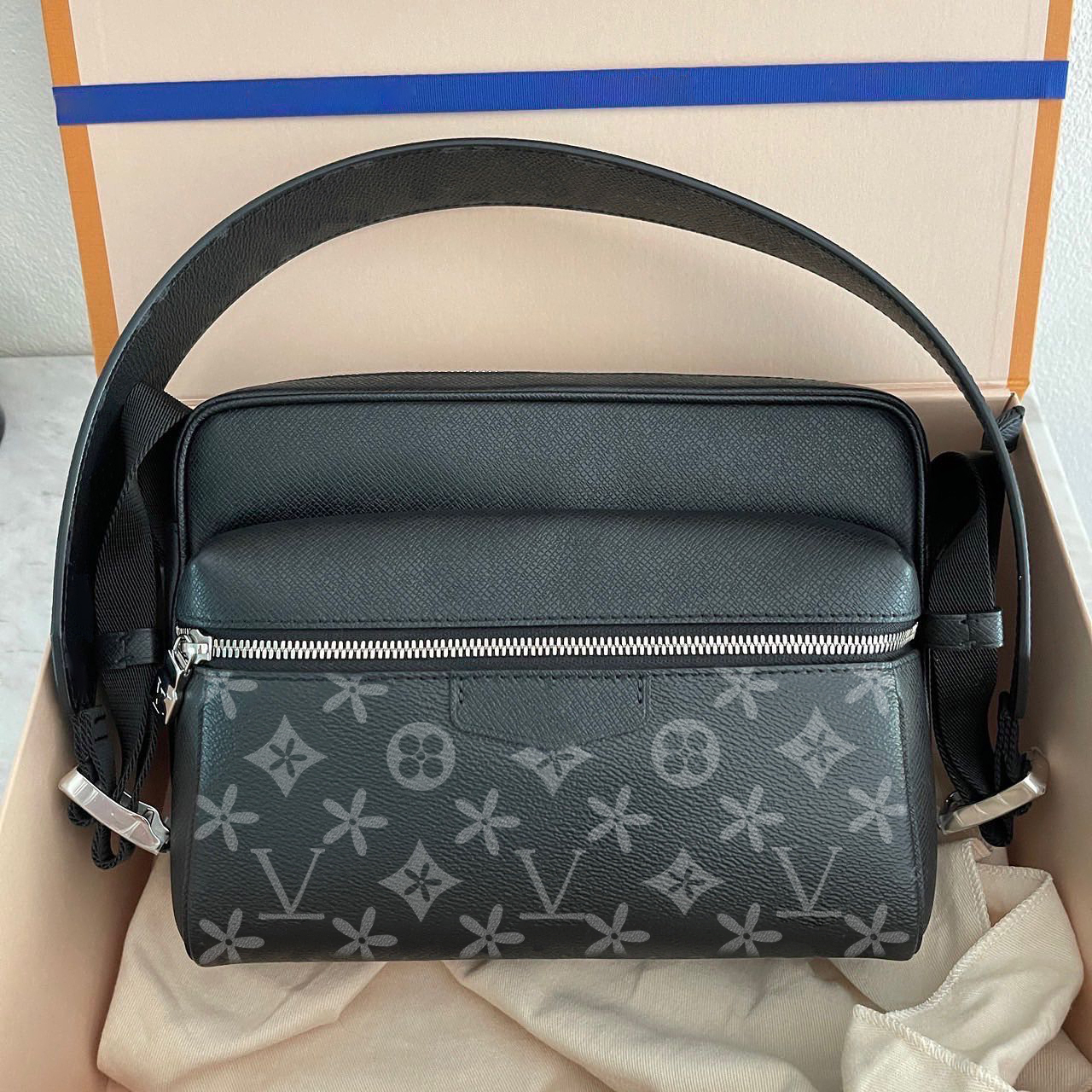 classic Mens M30830 trio outdoor sports Shoulder bag Womens Cowhide louvis crossbody tote chest bags Luxury M69443 handbags messenger designer clutch travel Bags, 2-mon0gram eclipse
classic Mens M30830 trio outdoor sports Shoulder bag Womens Cowhide louvis crossbody tote chest bags Luxury M69443 handbags messenger designer clutch travel Bags, 2-mon0gram eclipse