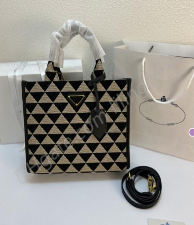 Luxury Designer Tote Bag Large Capacity Ladies Shopping Bag Fashion Plaid handbag classic Canvas Women One Shoulder Messenger Bags4734097, Blue
Luxury Designer Tote Bag Large Capacity Ladies Shopping Bag Fashion Plaid handbag classic Canvas Women One Shoulder Messenger Bags4734097, Blue