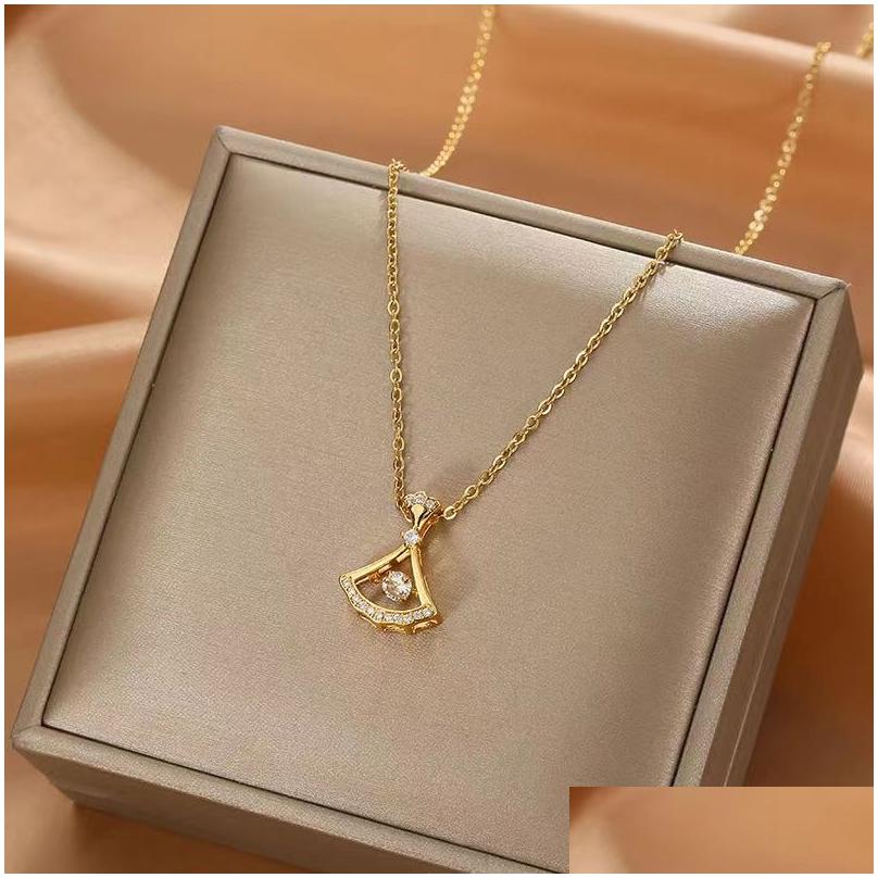 Pendant Necklaces Classic Titanium Steel Lock Necklace Womens Gold Sier Letters Gift Girlfriend Inlaid With Diamonds Luxury Dh3Ng
Pendant Necklaces Classic Titanium Steel Lock Necklace Womens Gold Sier Letters Gift Girlfriend Inlaid With Diamonds Luxury Dh3Ng