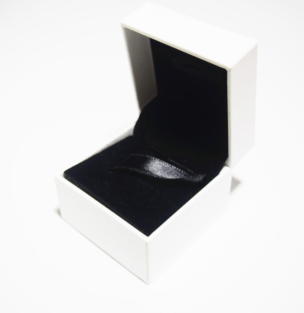 Small White Paper Box Package Flat Sponge Or Pillow Inside For Pandora Charm Bead Necklace Earrings Ring Pendant Jewelry Packaging5170505
Small White Paper Box Package Flat Sponge Or Pillow Inside For Pandora Charm Bead Necklace Earrings Ring Pendant Jewelry Packaging5170505