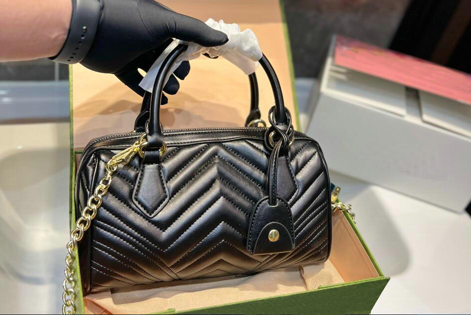 Women Marmont Shoulder Bag Travel Designer Totes handbags Classic Style Fashion Crossbody bags Lady Wallet Pillow With lock, Black
Women Marmont Shoulder Bag Travel Designer Totes handbags Classic Style Fashion Crossbody bags Lady Wallet Pillow With lock, Black
