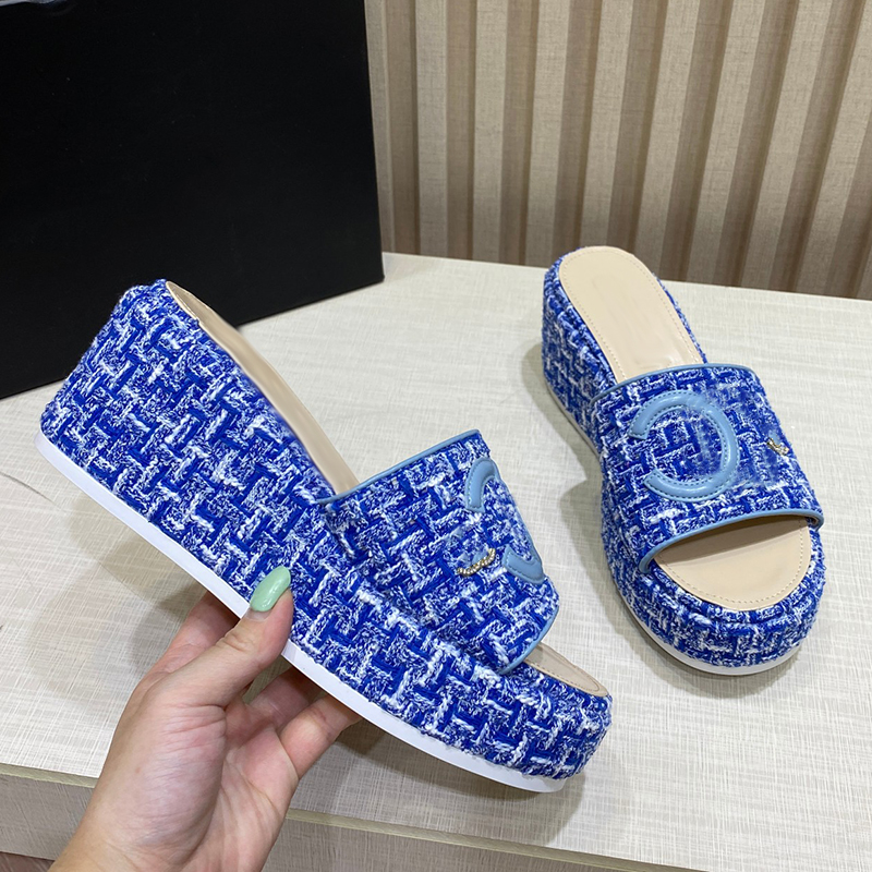 Designer Womens Slippers Platform 6cm Sandals Woolen Woven Hardware Metal Rhinestones Buckle Embroidery Slippers High Heels Fisherman Shoes Beach Shoes 34-40, Box
Designer Womens Slippers Platform 6cm Sandals Woolen Woven Hardware Metal Rhinestones Buckle Embroidery Slippers High Heels Fisherman Shoes Beach Shoes 34-40, Box