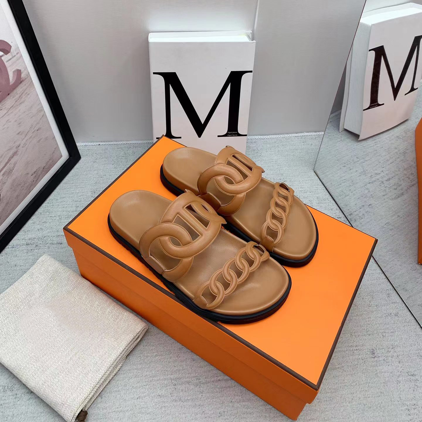 womens Slippers women slides slipper Summer Sexy Sandals mens luxurys designers real leather platform sandal Flats fashion Old flower shoes Ladie, #9
womens Slippers women slides slipper Summer Sexy Sandals mens luxurys designers real leather platform sandal Flats fashion Old flower shoes Ladie, #9