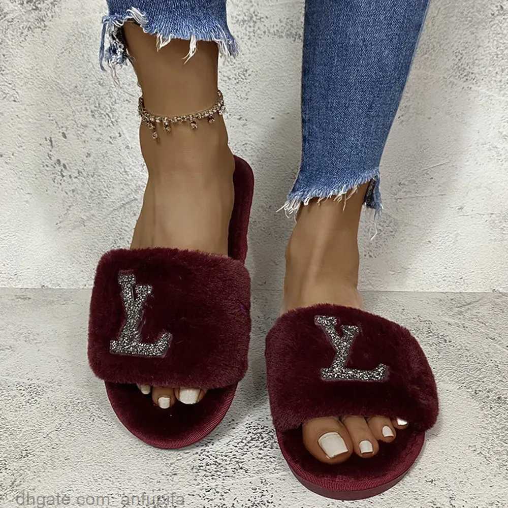 Luxurys rhinestone diamond fur slippers Women Paseo paris designer furry Flat Mule slides Fashion ladies fluffy platform Sandals Indoor shoes slider, Lv08253
Luxurys rhinestone diamond fur slippers Women Paseo paris designer furry Flat Mule slides Fashion ladies fluffy platform Sandals Indoor shoes slider, Lv08253