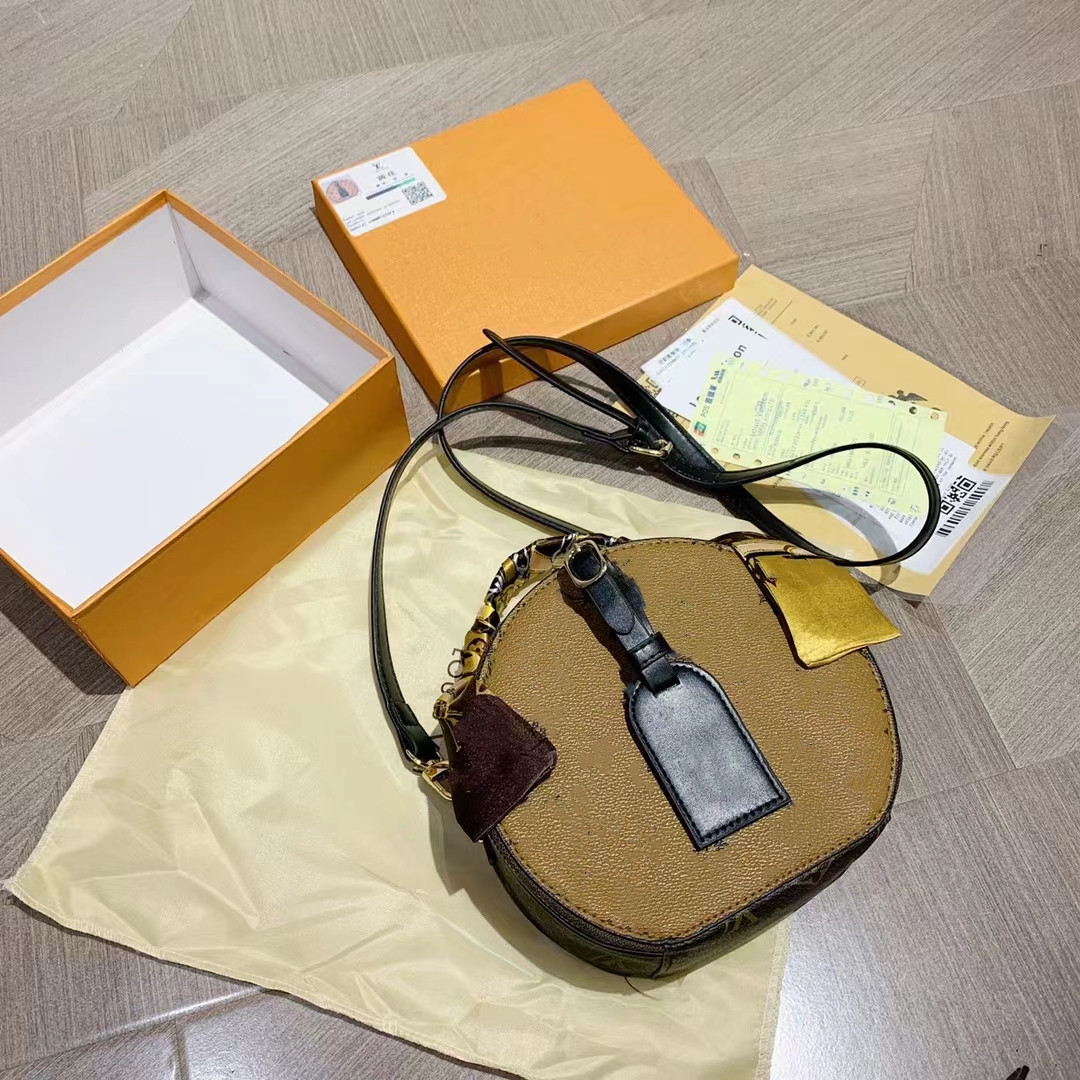 Brand Day Packs 24ss Mini Boite Chapeau Old Flower Round Cake Bag Mini Box Bag One Shoulder Crossbody Women's Bag, Brown 9133
Brand Day Packs 24ss Mini Boite Chapeau Old Flower Round Cake Bag Mini Box Bag One Shoulder Crossbody Women's Bag, Brown 9133