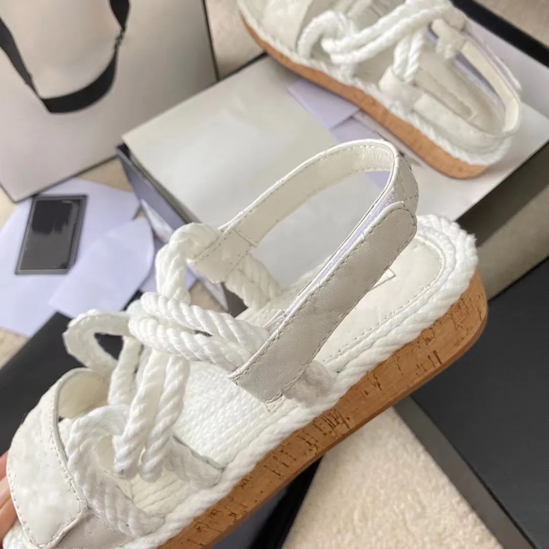 2023 Women Sandals High Quality Womens Slides Crystal Calf leather Casual shoes quilted Platform Summer Beach Slipper 35-40 With box and Shopping, Black
2023 Women Sandals High Quality Womens Slides Crystal Calf leather Casual shoes quilted Platform Summer Beach Slipper 35-40 With box and Shopping, Black