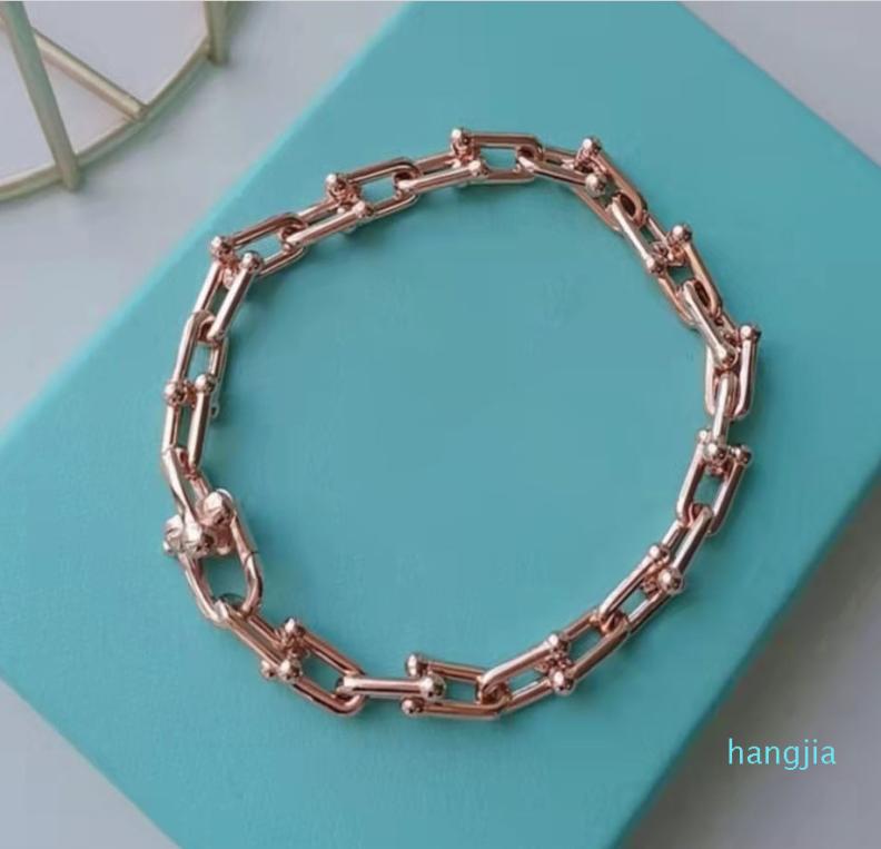 Bangle Bracelet link chain Thin Thick Ushaped Love Designer watches Women Men couple fashion designer watche Top Quality Wedding 4472550
Bangle Bracelet link chain Thin Thick Ushaped Love Designer watches Women Men couple fashion designer watche Top Quality Wedding 4472550