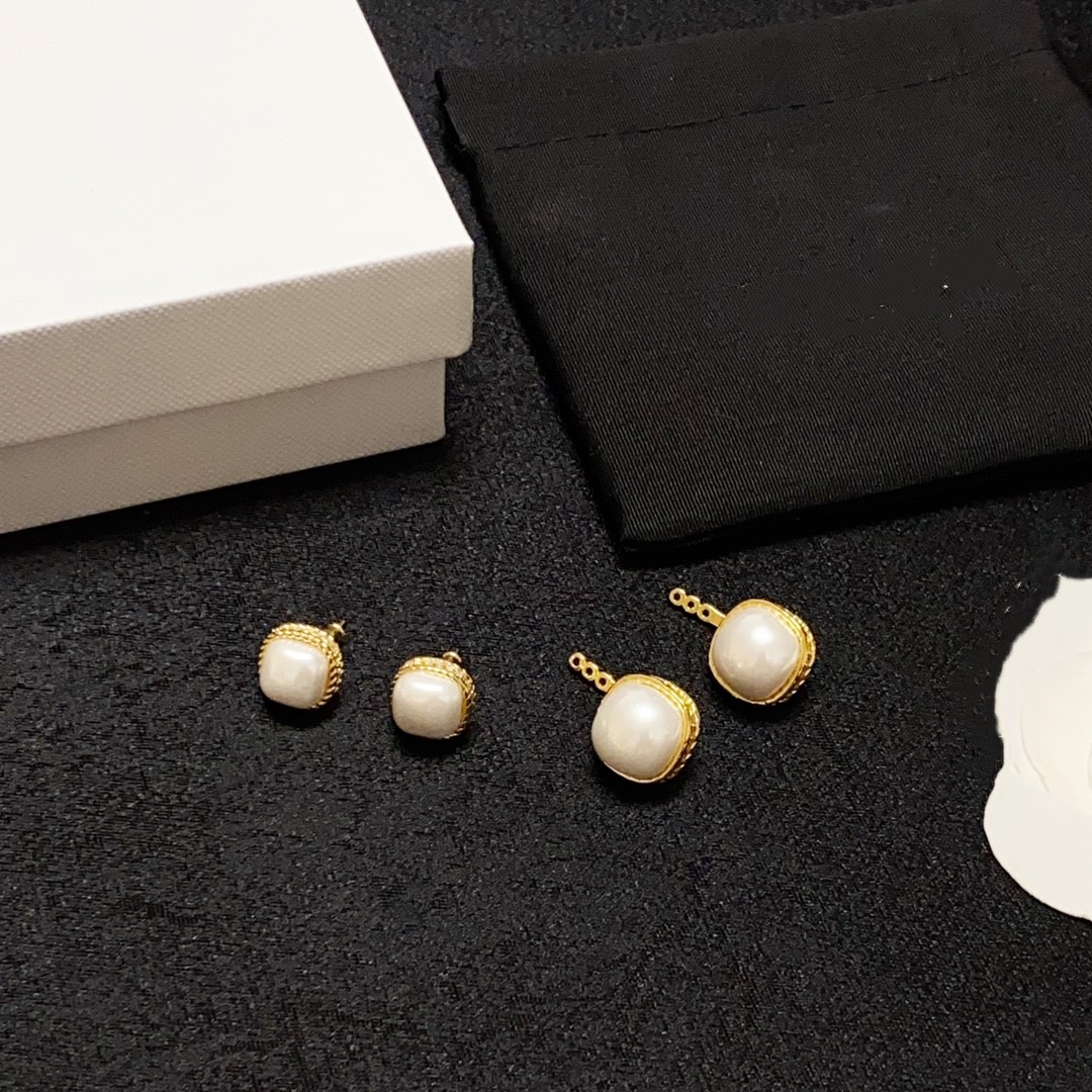 2023 New C-Shaped Earrings Stud Female Niche Design Celinity High-Quality Texture Needle Retro Temperament Jewelry Gift AC2a
2023 New C-Shaped Earrings Stud Female Niche Design Celinity High-Quality Texture Needle Retro Temperament Jewelry Gift AC2a