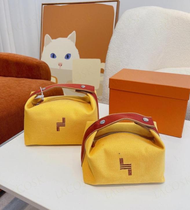 Top Canvas Womens Cosmetic Bags Handbags Canvas Embroidery Letters H Luxurys Makeup Bag Evening Totes Large Capacity 20cm 26cm8191111, Yellow
Top Canvas Womens Cosmetic Bags Handbags Canvas Embroidery Letters H Luxurys Makeup Bag Evening Totes Large Capacity 20cm 26cm8191111, Yellow