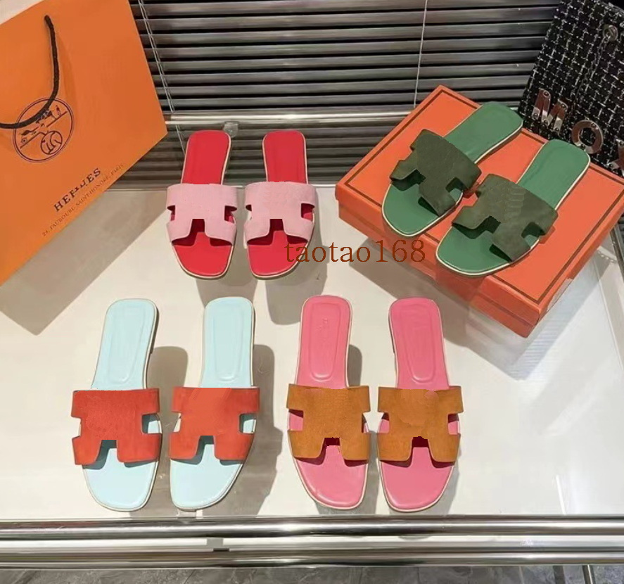 Luxury 2023 Designer Slippers Beach Classic Flat Woman Summer Lady Head Leather Cashmere Hotel Bath Fashion Women Shoes Large size 34-42 WITH BOX, A 2
Luxury 2023 Designer Slippers Beach Classic Flat Woman Summer Lady Head Leather Cashmere Hotel Bath Fashion Women Shoes Large size 34-42 WITH BOX, A 2