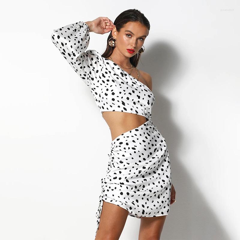 Casual Dresses Spots Print Slant Neck One Sleeve Ruched Mini Dress Women Hollow Waist Side Drawstring Bodycon Party White Sheath Female Robe
Casual Dresses Spots Print Slant Neck One Sleeve Ruched Mini Dress Women Hollow Waist Side Drawstring Bodycon Party White Sheath Female Robe