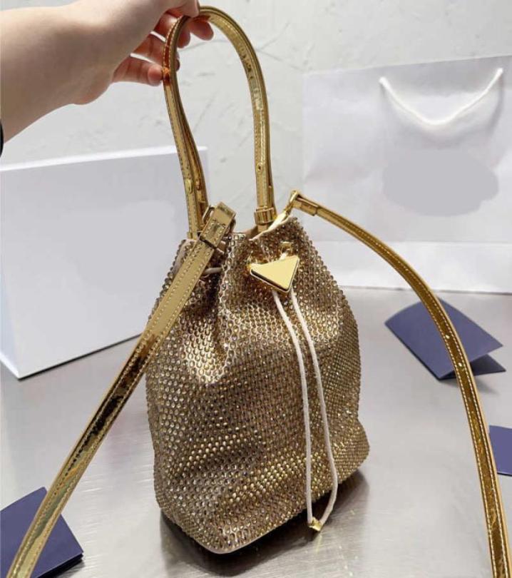 Evening Bags Totes designer bags Totes Full Diamond Crystal Bag Triangle Tote Womens Designer Shoulder Purse Handbags Quality Wall4609684, Red
Evening Bags Totes designer bags Totes Full Diamond Crystal Bag Triangle Tote Womens Designer Shoulder Purse Handbags Quality Wall4609684, Red