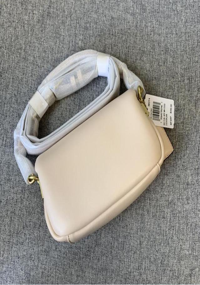 22SS Brand C039s Pillow Tabby Shoulder Bag Women Pure Color grils Bacchus Bags Hardware Cloudy Handbags Supper Soft Real Le4946421, Green
22SS Brand C039s Pillow Tabby Shoulder Bag Women Pure Color grils Bacchus Bags Hardware Cloudy Handbags Supper Soft Real Le4946421, Green