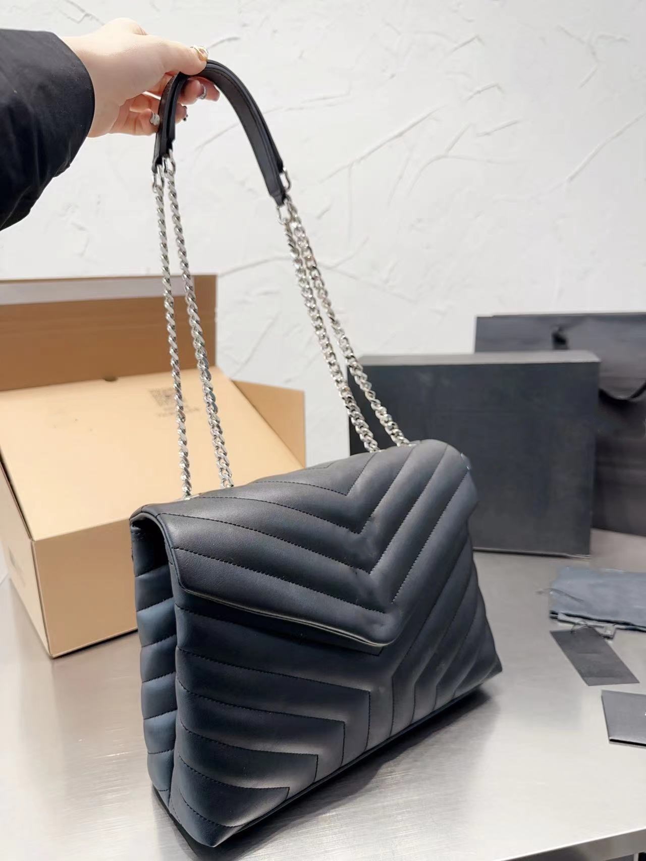 Designers womens ysle handbags LOU-LOU HOT-selling Beach bag bags square fat loulou chain bag lou real leather women large-capacity shoulder bags quilted mess, 26cm
Designers womens ysle handbags LOU-LOU HOT-selling Beach bag bags square fat loulou chain bag lou real leather women large-capacity shoulder bags quilted mess, 26cm