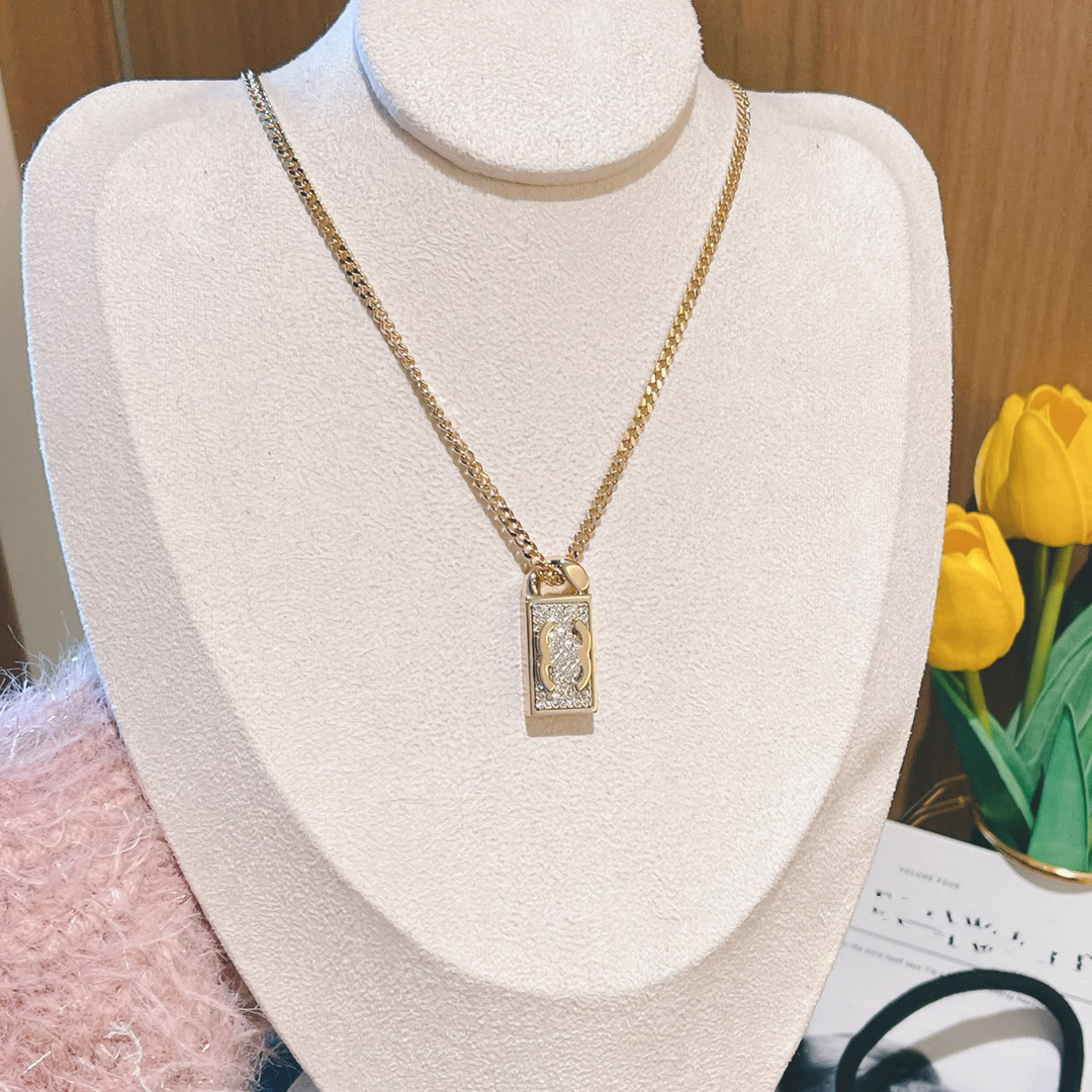 luxury Designer for women Pendant Necklaces channel Choker gold Necklace letter ccity Internet celebrity clavicle chain 564
luxury Designer for women Pendant Necklaces channel Choker gold Necklace letter ccity Internet celebrity clavicle chain 564