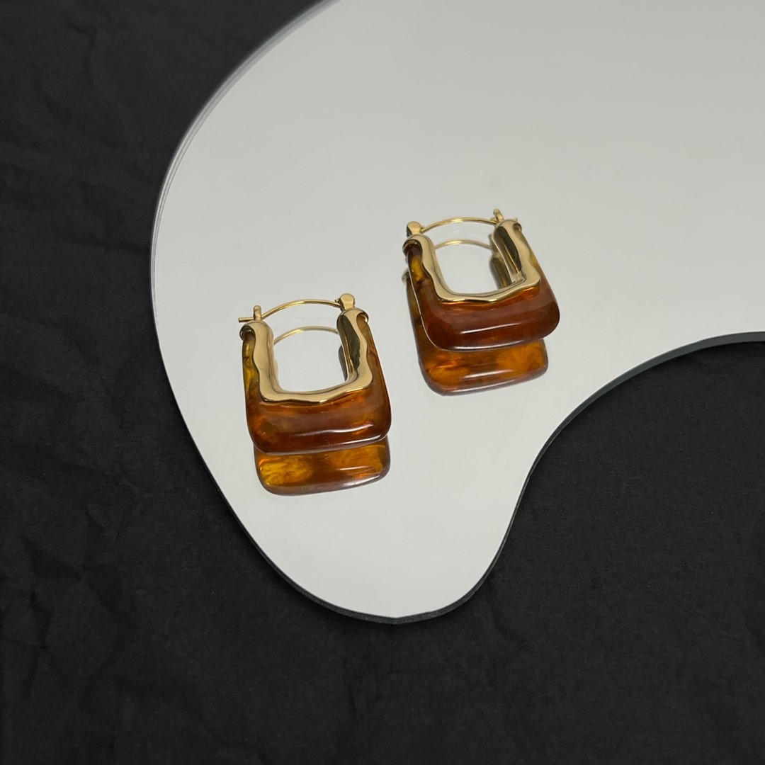 C-Shaped Earrings Stud Female Niche Design Celinity High-Quality Texture Needle Retro Temperament Jewelry Gift AC2h
C-Shaped Earrings Stud Female Niche Design Celinity High-Quality Texture Needle Retro Temperament Jewelry Gift AC2h