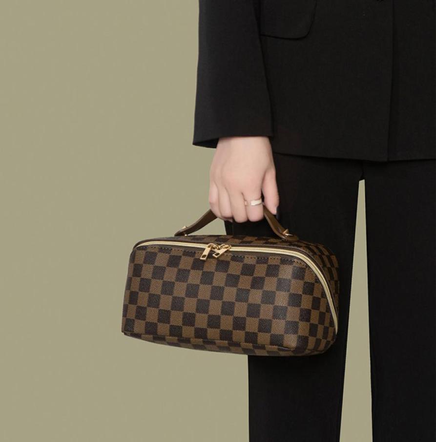 Women Travelling Toilet Bag Designer Women Wash Large Capacity Cosmetic Bags Toiletry Pouch Makeup Bags4017223, Brown
Women Travelling Toilet Bag Designer Women Wash Large Capacity Cosmetic Bags Toiletry Pouch Makeup Bags4017223, Brown
