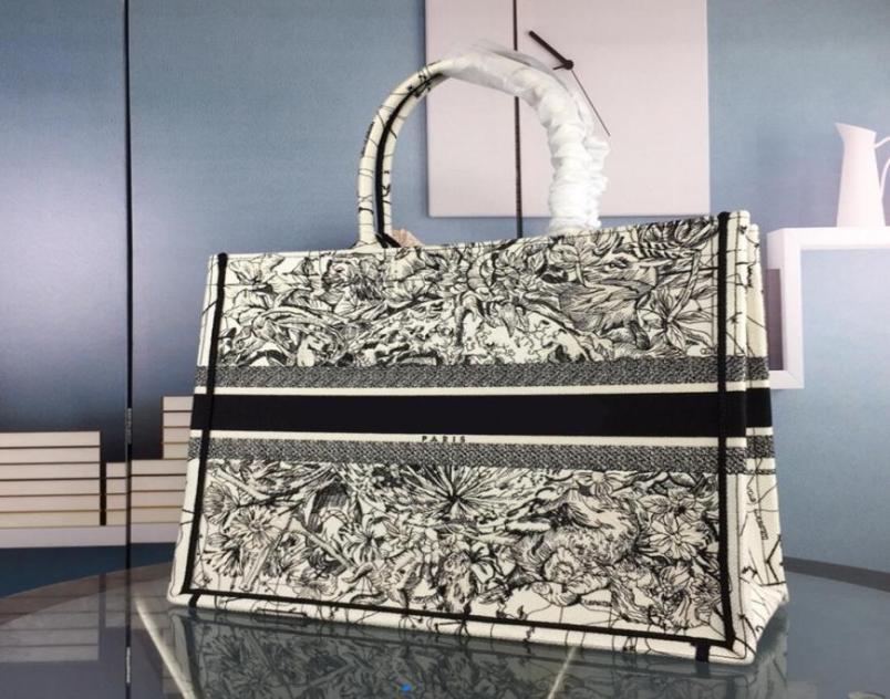 Large size handmade embroidery pattern shopping bag ladies largecapacity handbags Paris Top quality handbag fashion retro ethnic 3187388, Brown
Large size handmade embroidery pattern shopping bag ladies largecapacity handbags Paris Top quality handbag fashion retro ethnic 3187388, Brown