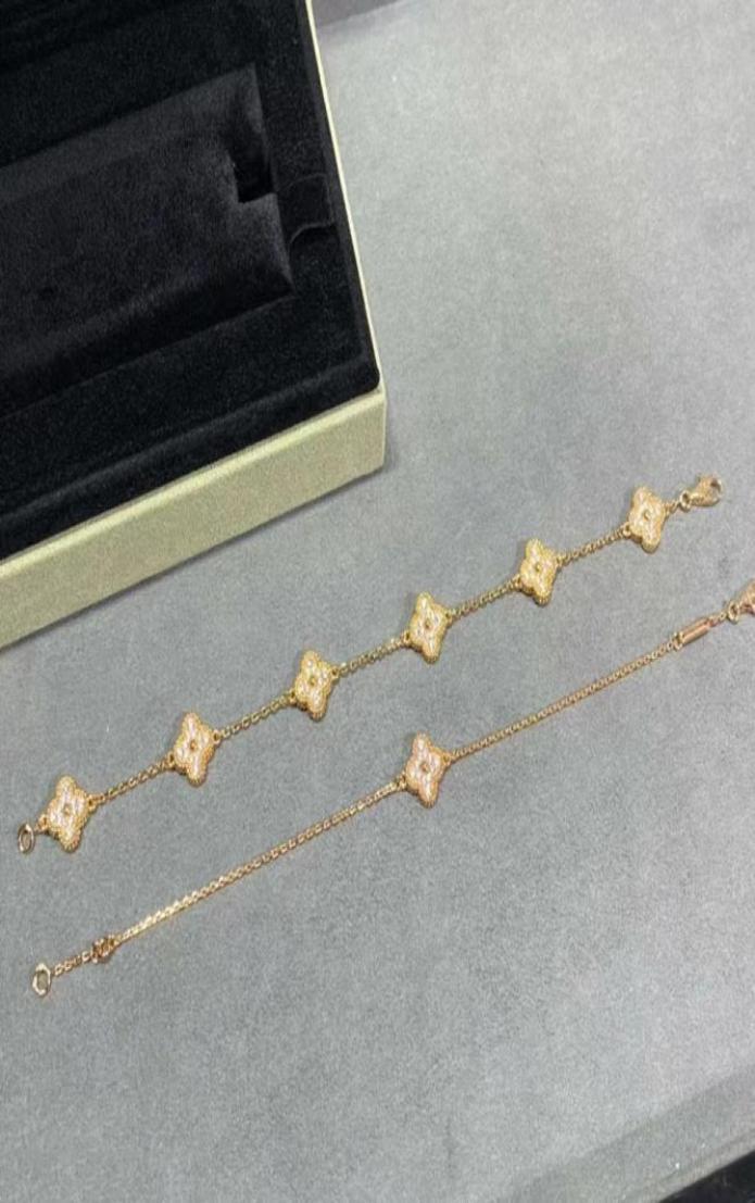 Luxury VA brand Designer pendant Necklaces 18K Gold cross chain mini clover 4 Leaf 6 Flower choker shining diamond crystal cz zirc1902542
Luxury VA brand Designer pendant Necklaces 18K Gold cross chain mini clover 4 Leaf 6 Flower choker shining diamond crystal cz zirc1902542