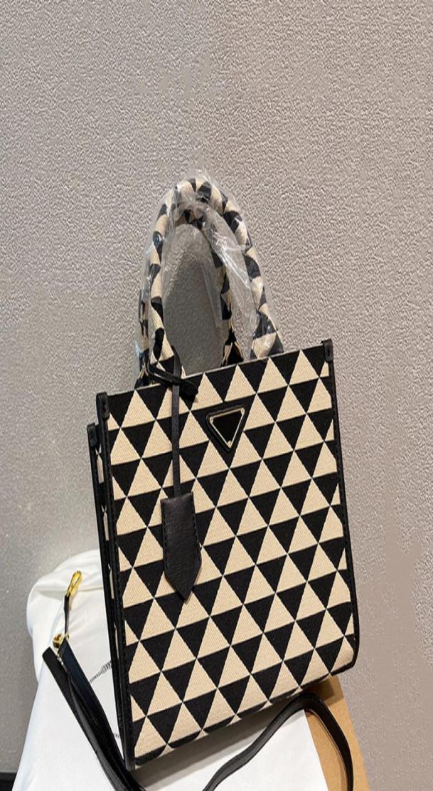 Woman Small Jacquard Fabric Shopping Bags Micro Tote Bag Black Beige Embroidered Handles 28cm 17cm Handbag With Shoulder Strap3815035, Red
Woman Small Jacquard Fabric Shopping Bags Micro Tote Bag Black Beige Embroidered Handles 28cm 17cm Handbag With Shoulder Strap3815035, Red