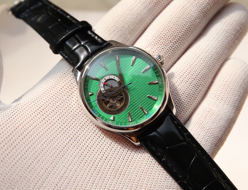 Men's watch, configuration of imported automatic mechanical movement, 9 flywheel design, 10 24 hours, more than luminous effect...... Diameter 42/12mm, Green
Men's watch, configuration of imported automatic mechanical movement, 9 flywheel design, 10 24 hours, more than luminous effect...... Diameter 42/12mm, Green