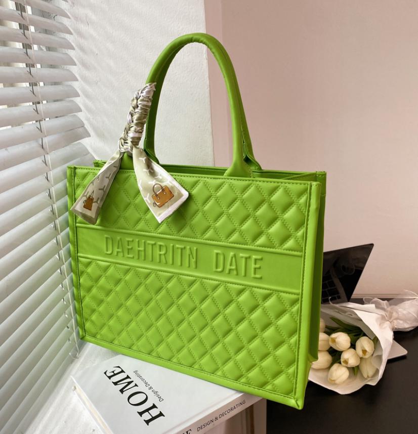 Luxury Designer Fashion Women Leather Tote Hand Bags Scarf Handbags Shopping Book Bag 2022 Female Girls Large Capacity Purses6596346, Gold
Luxury Designer Fashion Women Leather Tote Hand Bags Scarf Handbags Shopping Book Bag 2022 Female Girls Large Capacity Purses6596346, Gold