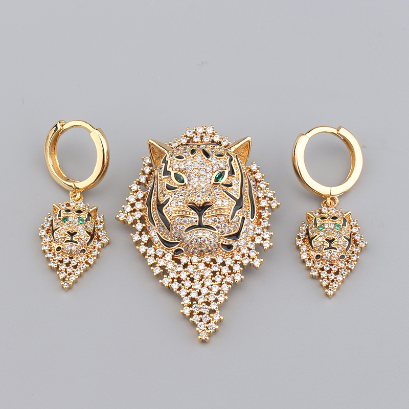 18k gold silver Tiger diamond chains charm earrings Luxury necklace women men designer jewelry high quality Fashion Party Christmas Wedding gifts Birthday girls
18k gold silver Tiger diamond chains charm earrings Luxury necklace women men designer jewelry high quality Fashion Party Christmas Wedding gifts Birthday girls
