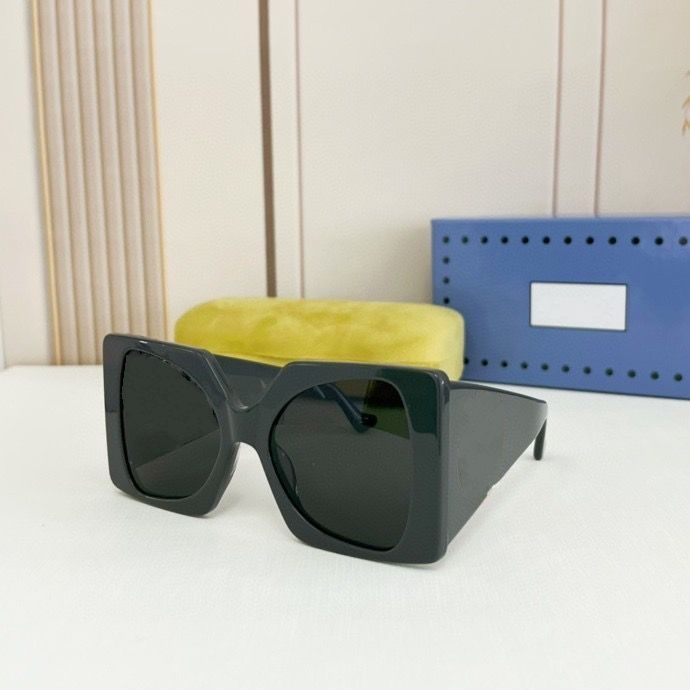 2023 women men high quality fashion sunglasses black width plank full frame triangle glasses available with box
2023 women men high quality fashion sunglasses black width plank full frame triangle glasses available with box