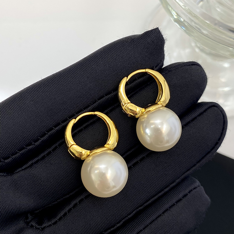 Vintage Brand Large Round Pearls Hanging Fancy Earrings Luxury Charm Jewelry Designer Trend
Vintage Brand Large Round Pearls Hanging Fancy Earrings Luxury Charm Jewelry Designer Trend