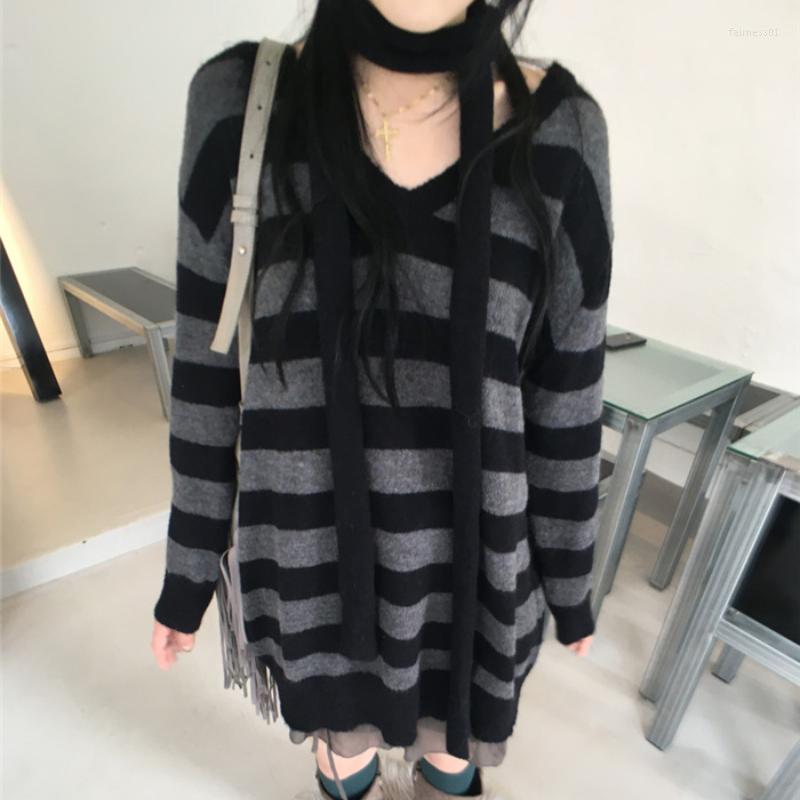 Women' Sweaters Y2K Autumn And Winter Korean Retro V-neck Contrast Color Striped Loose Casual Thin Sweater Women Black Scarf Two-piece Suit
Women' Sweaters Y2K Autumn And Winter Korean Retro V-neck Contrast Color Striped Loose Casual Thin Sweater Women Black Scarf Two-piece Suit