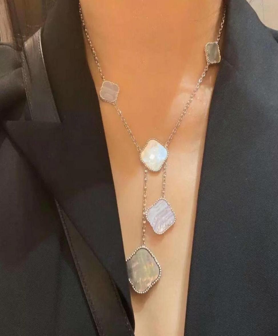 925 Silver Mixed Six10flower Desinger necklace 4Four Leaf Clover Charm Bracelets Bangle Chain 18K Gold Agate Shell MotherofPe4612291
925 Silver Mixed Six10flower Desinger necklace 4Four Leaf Clover Charm Bracelets Bangle Chain 18K Gold Agate Shell MotherofPe4612291