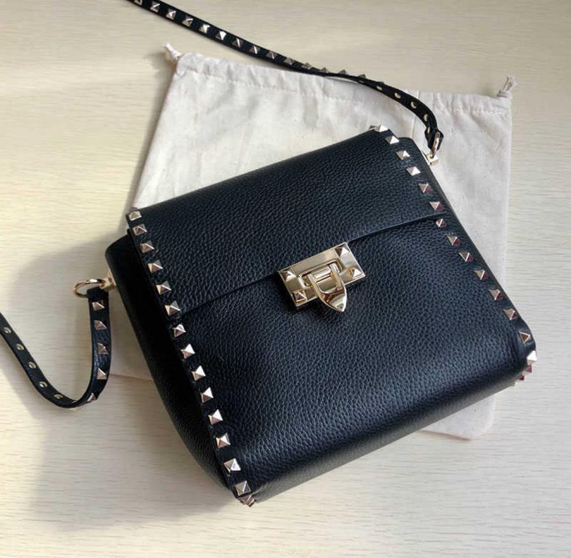 Ladies Handbag Designer Bags Val Zhouzhoubao123 Crossbody Bag Luxury LBD66178298, Navy
Ladies Handbag Designer Bags Val Zhouzhoubao123 Crossbody Bag Luxury LBD66178298, Navy
