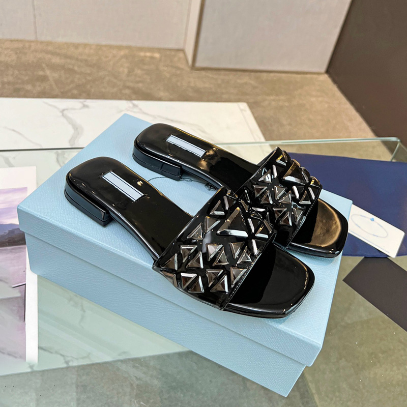 Women Black Studded Metallic Leather Slide Slippers Flat Studs Shaped Sandals Classic Beach Footwear Summer Fashion Casual
Women Black Studded Metallic Leather Slide Slippers Flat Studs Shaped Sandals Classic Beach Footwear Summer Fashion Casual
