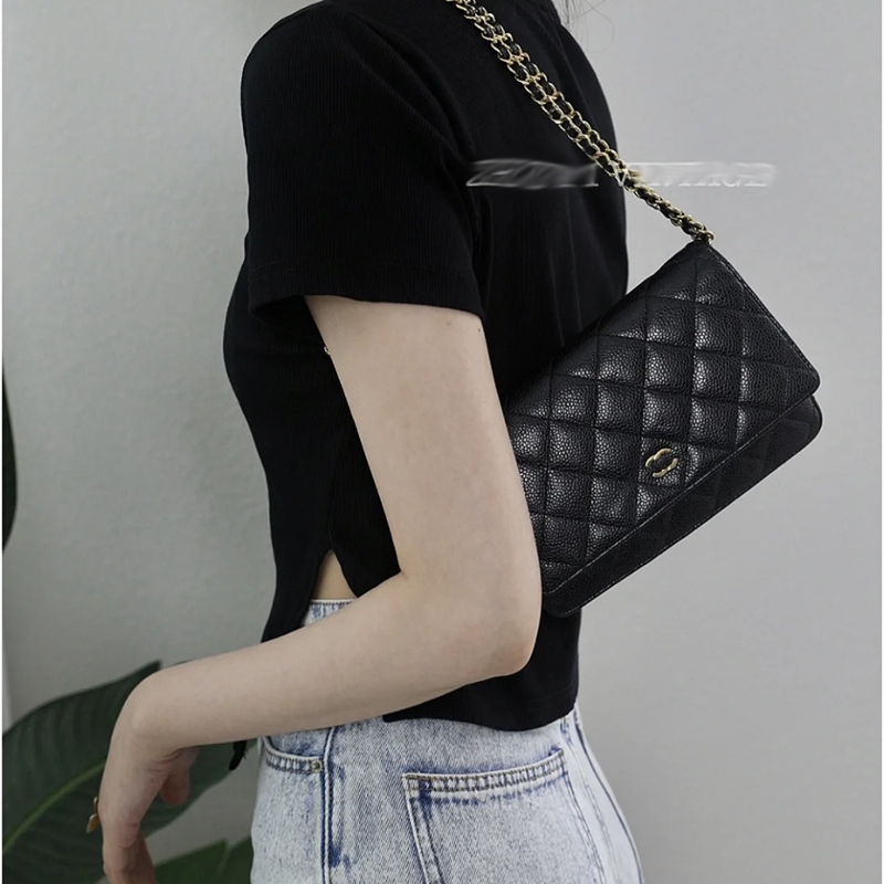 Designer Womens Shoulder Bag With Seam Clamshell Hardware Metal Buckle Portable Crossbody Bag Thin Chain One Shoulder Bags Mini Caviar Bags Makeup Box 19x12cm
Designer Womens Shoulder Bag With Seam Clamshell Hardware Metal Buckle Portable Crossbody Bag Thin Chain One Shoulder Bags Mini Caviar Bags Makeup Box 19x12cm